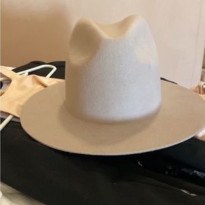 Gigi pip extra tall hat
